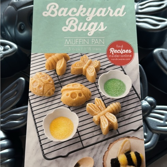 New Nordic Ware backyard bugs baking pans - Picture 3 of 4